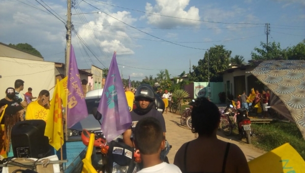 Basto Viana faz caminhada pelas ruas de Tarauacá 